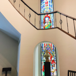 チャペルステンドグラスが
階段の上まで1枚で繋がっています|624228さんのホテルモントレ長崎の写真(1516801)