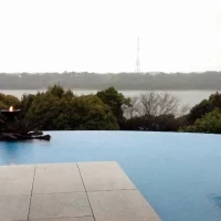 訪問時はあいにく雨でしたが開放感はあります