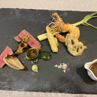 お肉はもちろん、天ぷらがとっても美味しかったです。