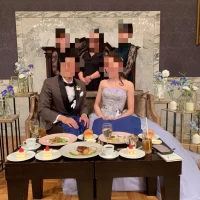 ソファ席だとドレスもしっかり見えます。