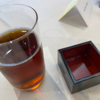 ウーロン茶と日本酒（当日は枡でいただくようです）