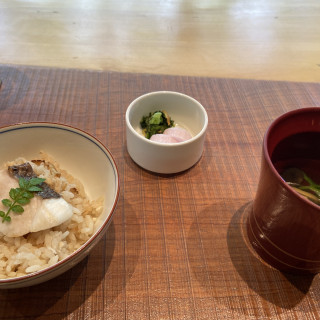 鯛めし。ご飯の炊き方もちょうど良い。