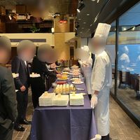 ロビーでデザートビュッフェ。
披露宴会場のすぐ隣がロビー。