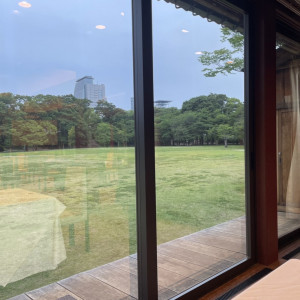 室内から見た景色|624884さんの大阪城西の丸庭園 大阪迎賓館の写真(1511586)