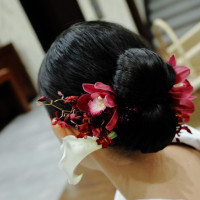 ヘアにも生花を使用
