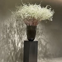 挙式会場の真ん中に置かれたIWAI花。