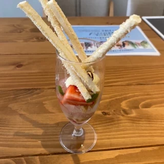 いちごとココナッツのメレンゲ