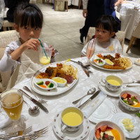 子どもたち向けの食事