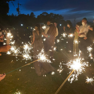 退場を花火で花道を作ってもらいました|625391さんのFOLK FOLK Wedding（フォークフォークウエディング）の写真(1514776)