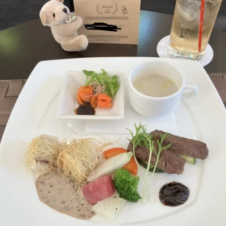 和風フレンチの試食をさせてもらいました。前菜と魚・肉料理。