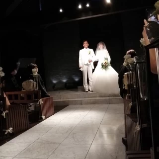 和モダンな雰囲気のチャペル。
