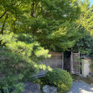 玄関先から見える和の植栽|625981さんのThe Private Garden FURIAN山ノ上迎賓館（ザプライベートガーデンフリアン）の写真(1525707)