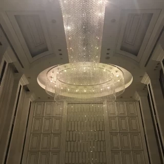 天井がとても高いです。