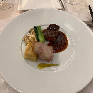 メインの牛フィレ肉と豚ロース肉