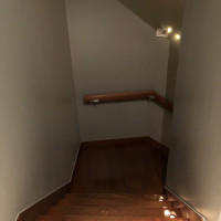 チャペルに繋がる階段。狭め