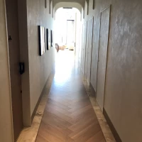 フロア貸切の廊下