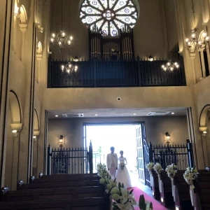 光が差し込んで雰囲気があります。|626435さんのアンジェローブ(Wedding Island Angerobe)（ウエディング取扱終了）の写真(1539257)
