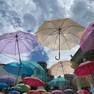 カラフルな傘を上から吊るしている演出がとても素敵だった。|626645さんのアーカンジェル迎賓館(仙台)の写真(1523838)