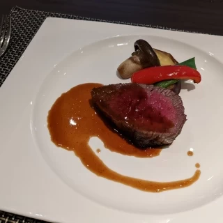 メインのお肉は柔らかくて美味しかったです！