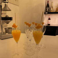 ウェルカムパーティー用の生搾りのオレンジジュース