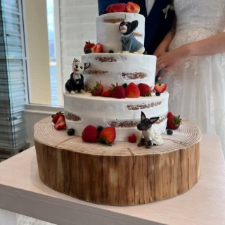ウェディングケーキに愛犬のマジパン細工