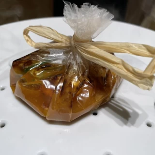包みを開けるのがワクワクする演出です
