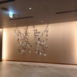 挙式会場から出たところに写真スポットがあります