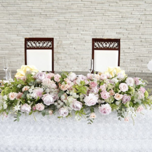 披露宴のメインテーブルのお花|627097さんのあしびの郷の写真(1655280)