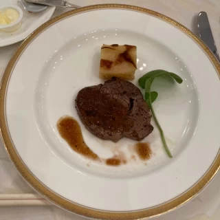 お肉の柔らかさにおめめ飛び出ました。溶ろけます。ポテトも良き