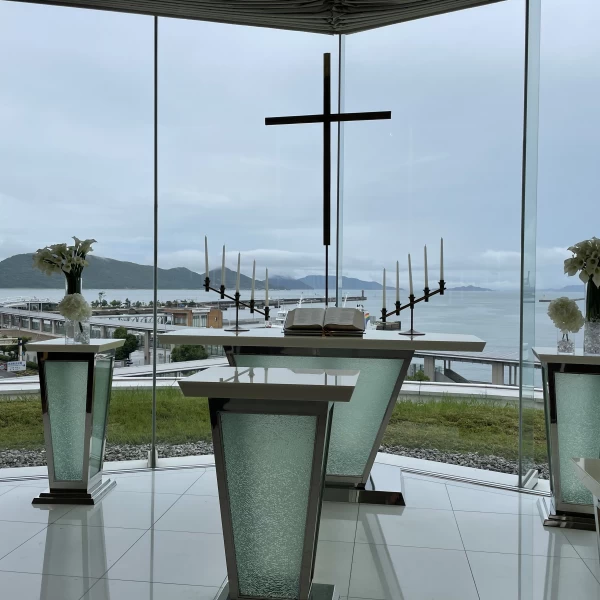 ホテルウェディング！」｜チャペルは海と空が一望でき開放的でした