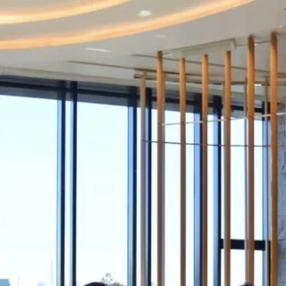 挙式会場からビル群が遠くに見えて景色が良かったです。