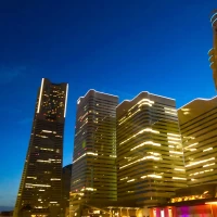 夕刻近くガーデンからのぞめるラウンドマークタワーもまた絶景！