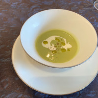 グリンピースの冷製スープ。グリンピースもおいしく食べられる。