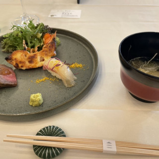 オマール海老（2万円）、お肉（1万6-8千円）、お寿司