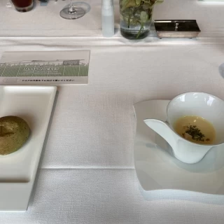 パンはよもぎパンです。
