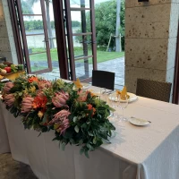 披露宴会場新郎新婦席