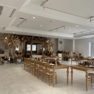 家族婚用にセッティングされた披露宴会場