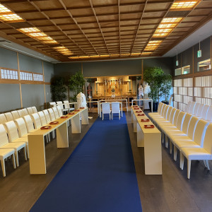 神前式用にセッティングされた挙式会場|628310さんのTHE GARDEN DINING 弓絃葉（ザ・ガーデンダイニング ユズルハ）の写真(1538521)