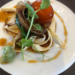 牛肉の和風煮と卵黄