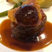 牛フィレ肉ロースト 味噌でマリネしたフォアグラ