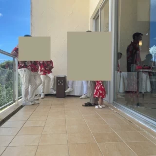 披露宴会場のバルコニーに喫煙所があり、父は喜んでいました笑