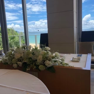 披露宴会場からも海が見えます