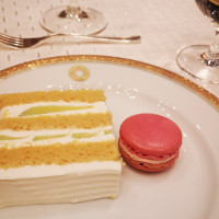 パティスリーSATSUKIのスーパーショートケーキ、マカロン