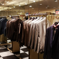 男性用の衣装も幅広く揃えています