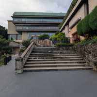 広い階段 写真を撮ってる新郎新婦がいました。