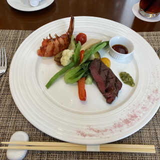 肉と魚のワンプレートの試食ができました