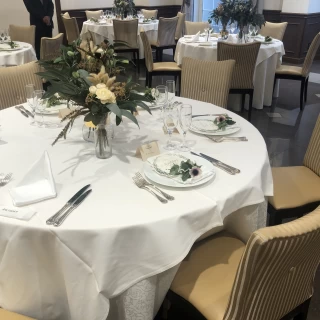 大人っぽい披露宴会場