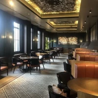 充実しで高貴な雰囲気のソファー席