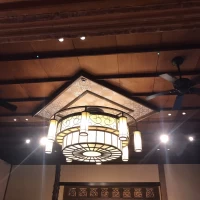 披露宴内の灯り