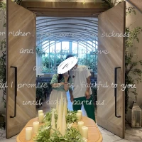 鏡がとても大きくておしゃれです。